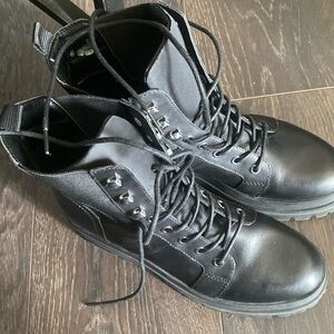 Women’s platform Black Leather Boots.
